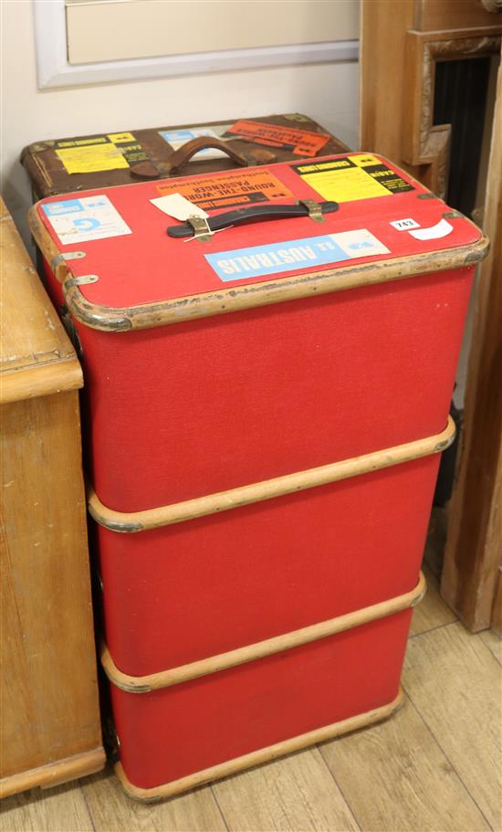 Two travel trunks, W.92cm and 82cm